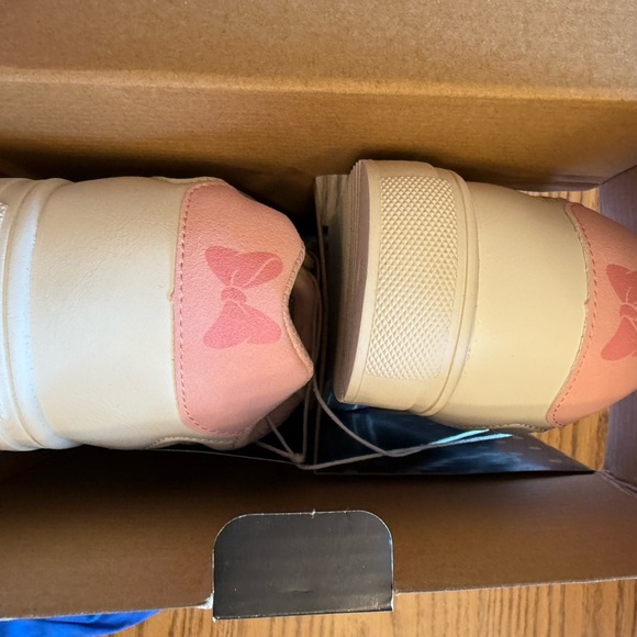 NEW Disney Pink and White Minnie Mouse Sneakers Women’s Size 10 - Picture 3 of 4